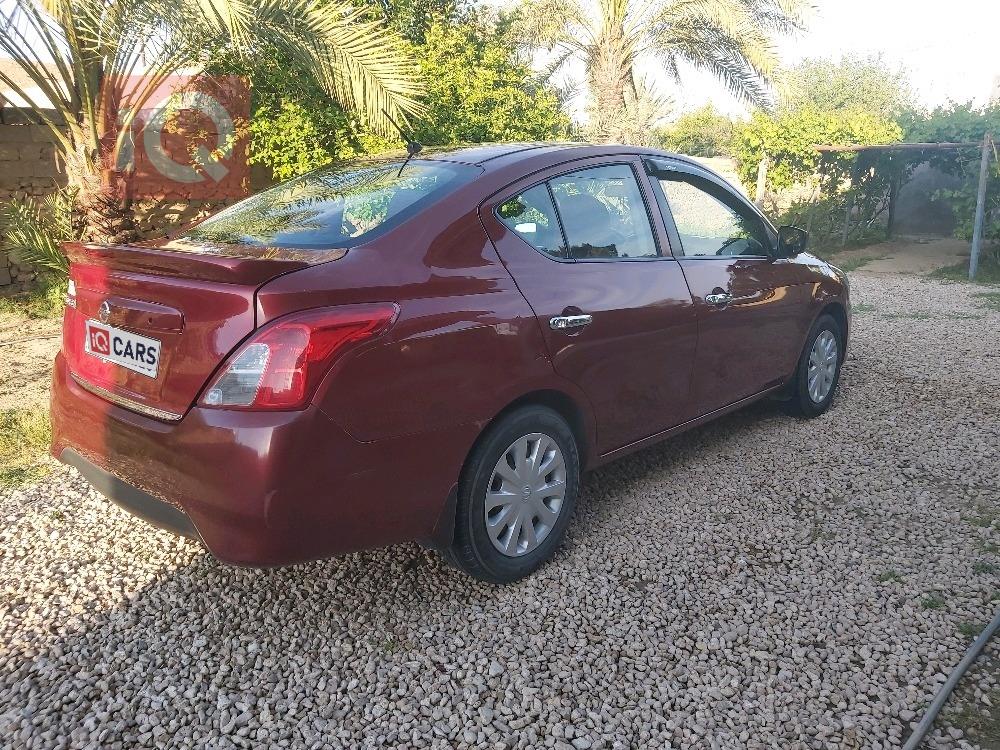 نيسان فيرسا